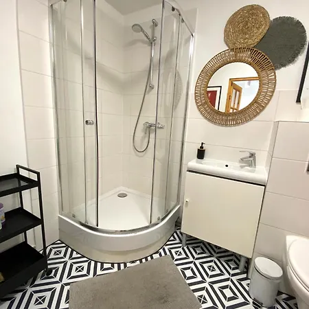 Lemuria Szkolna Centrum Lägenhet